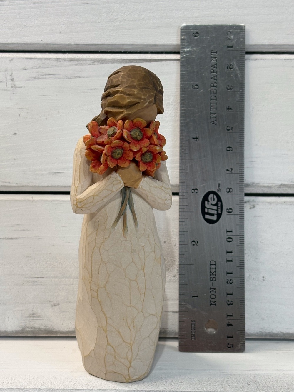 (215)Willow Tree Figurine with Red-Orange Bouquet